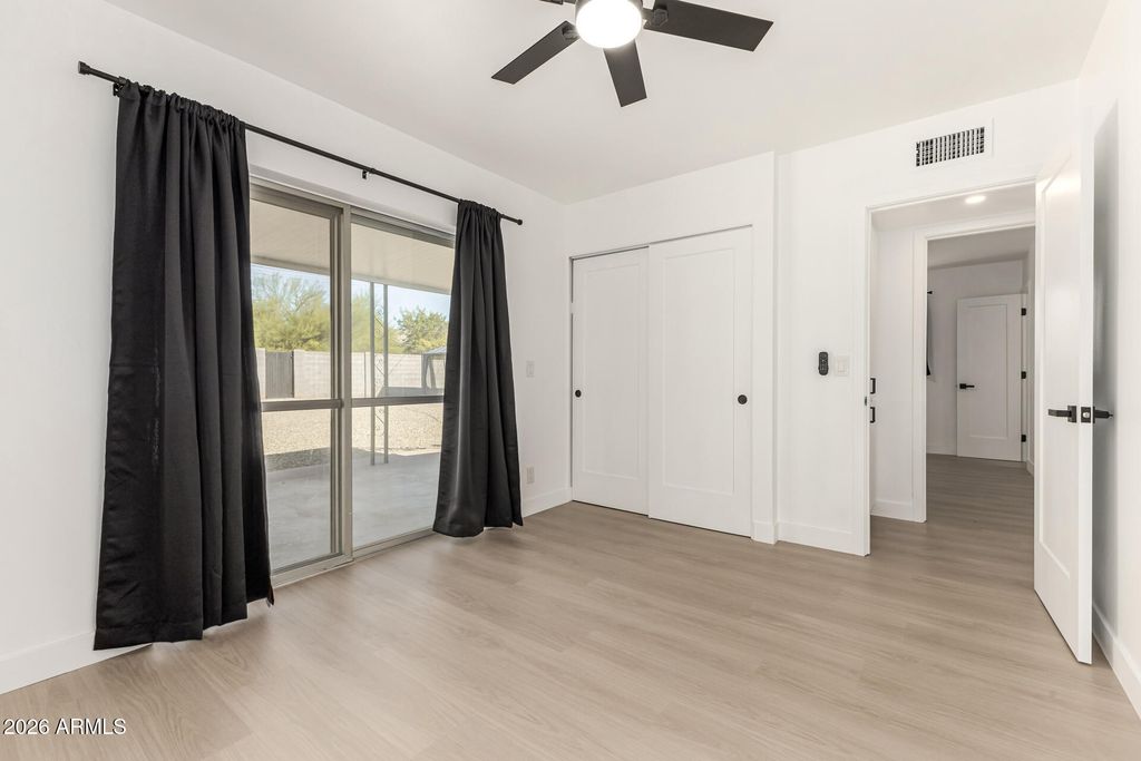 Image 19 of property listing at 7323 N 16TH Place, Phoenix, AZ 85020