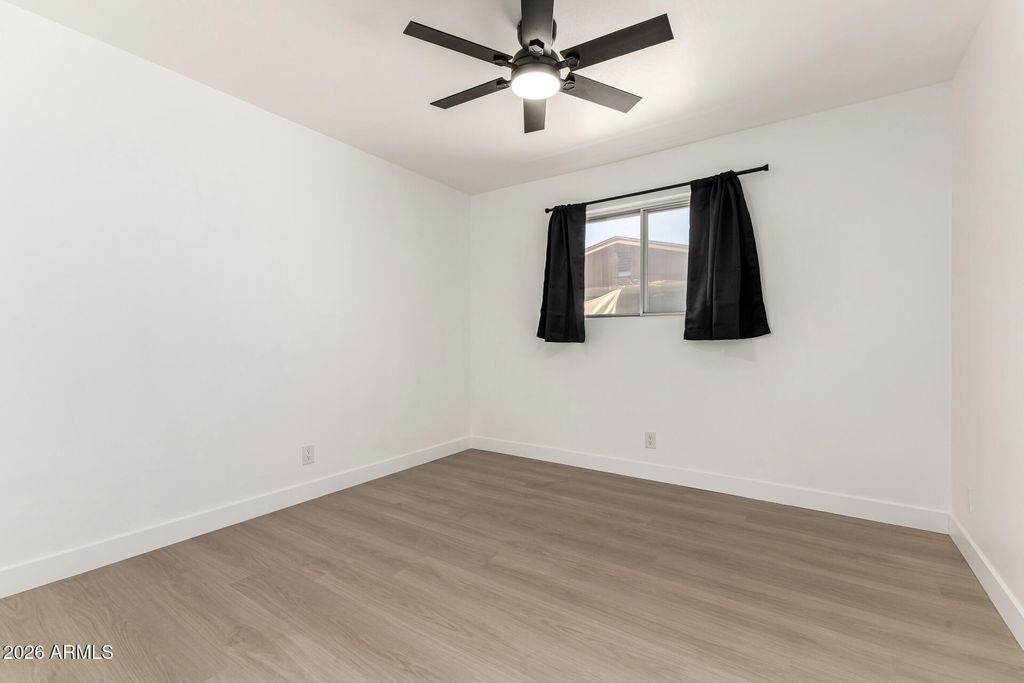 Image 20 of property listing at 7323 N 16TH Place, Phoenix, AZ 85020