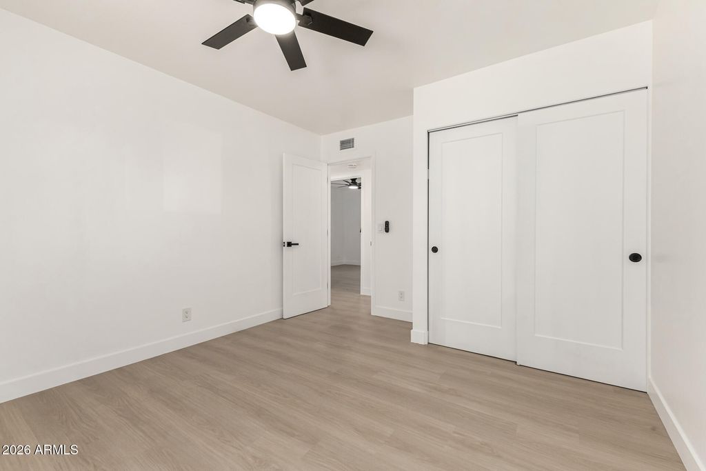 Image 21 of property listing at 7323 N 16TH Place, Phoenix, AZ 85020