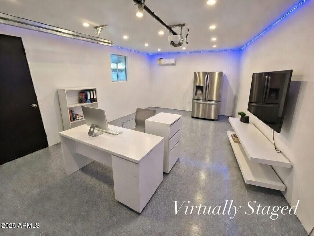 Image 25 of property listing at 7323 N 16TH Place, Phoenix, AZ 85020