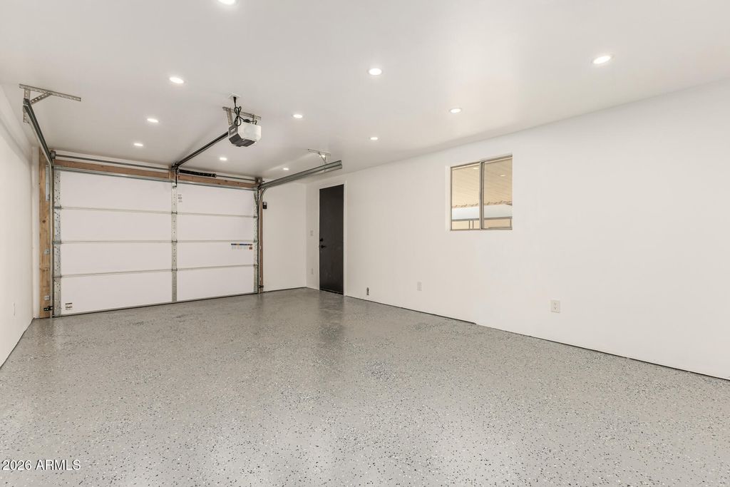 Image 28 of property listing at 7323 N 16TH Place, Phoenix, AZ 85020