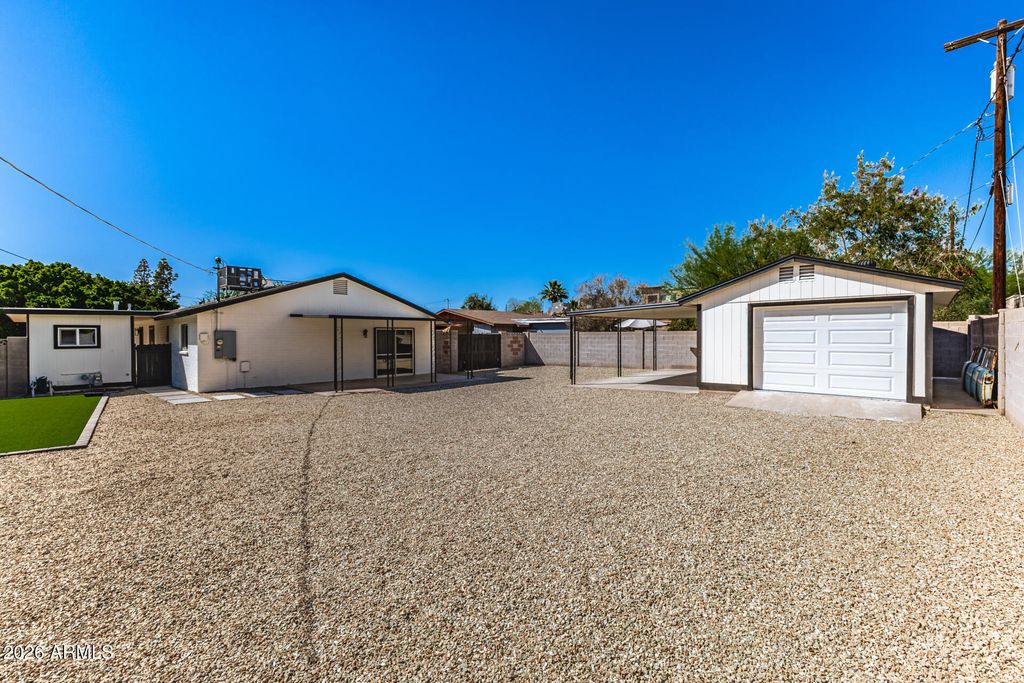 Image 29 of property listing at 7323 N 16TH Place, Phoenix, AZ 85020