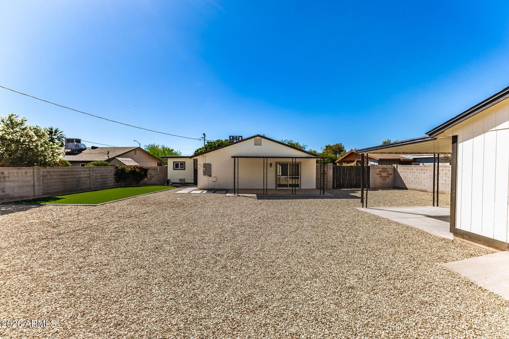 Image 31 of property listing at 7323 N 16TH Place, Phoenix, AZ 85020