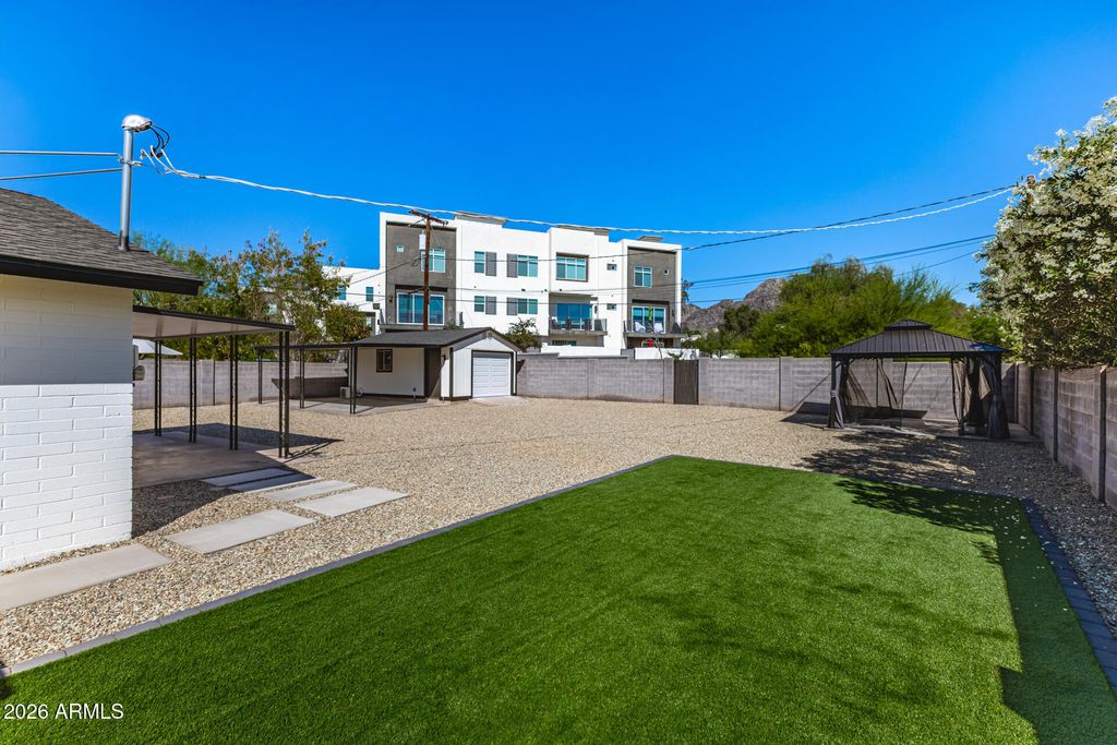 Image 34 of property listing at 7323 N 16TH Place, Phoenix, AZ 85020