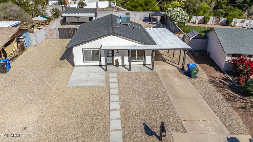 Image 35 of property listing at 7323 N 16TH Place, Phoenix, AZ 85020