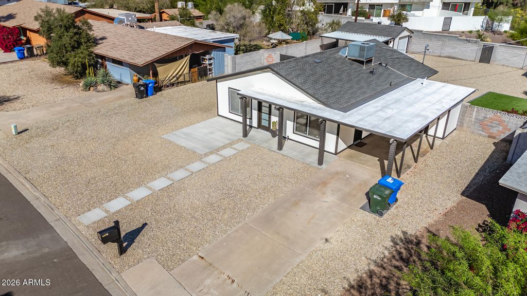 Image 36 of property listing at 7323 N 16TH Place, Phoenix, AZ 85020
