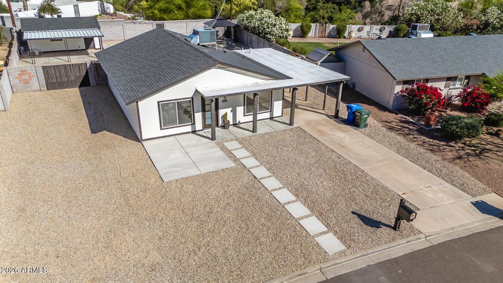 Image 37 of property listing at 7323 N 16TH Place, Phoenix, AZ 85020