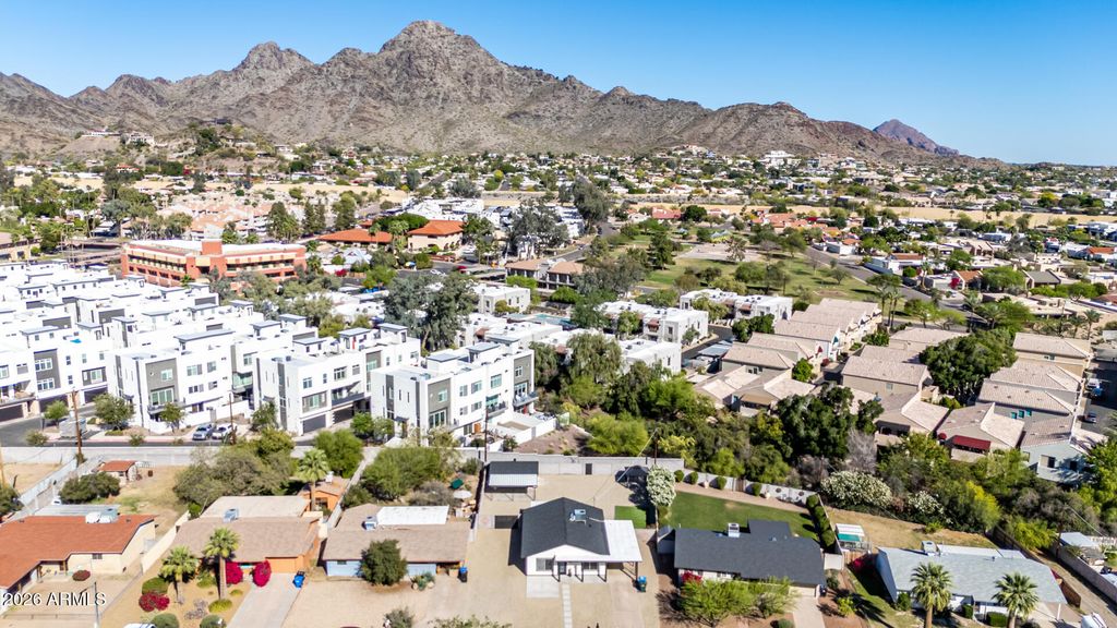 Image 39 of property listing at 7323 N 16TH Place, Phoenix, AZ 85020