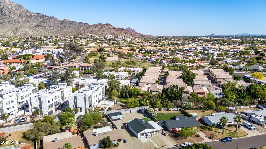 Image 40 of property listing at 7323 N 16TH Place, Phoenix, AZ 85020