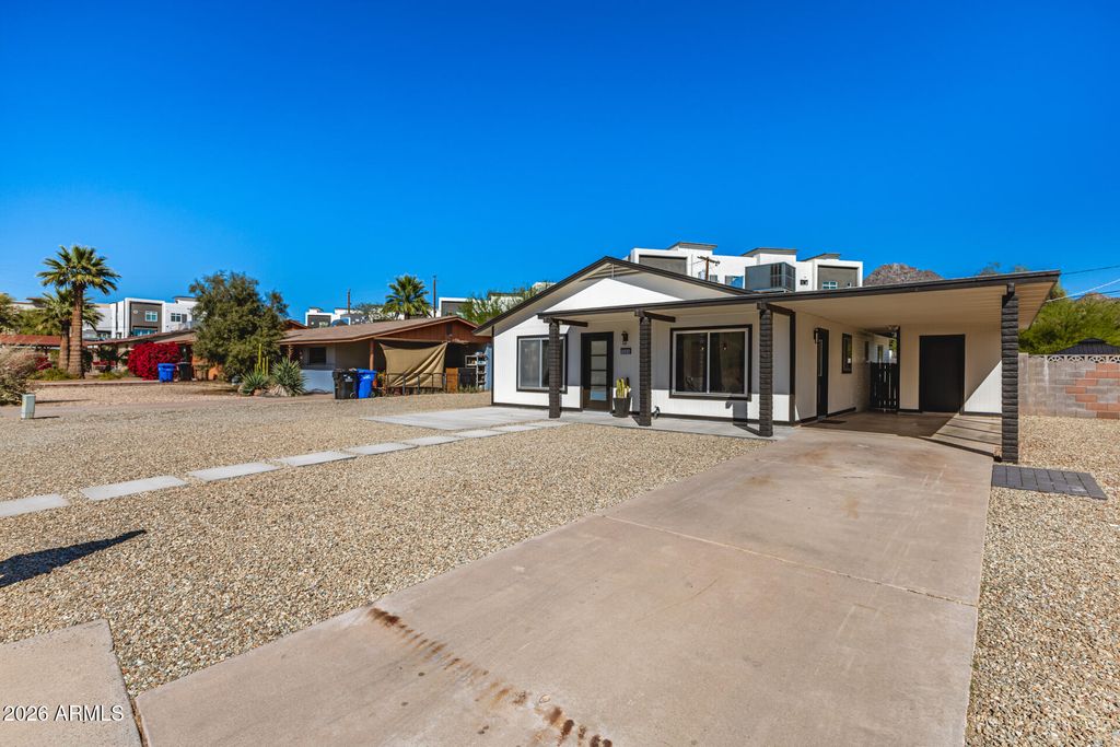 Image 50 of property listing at 7323 N 16TH Place, Phoenix, AZ 85020