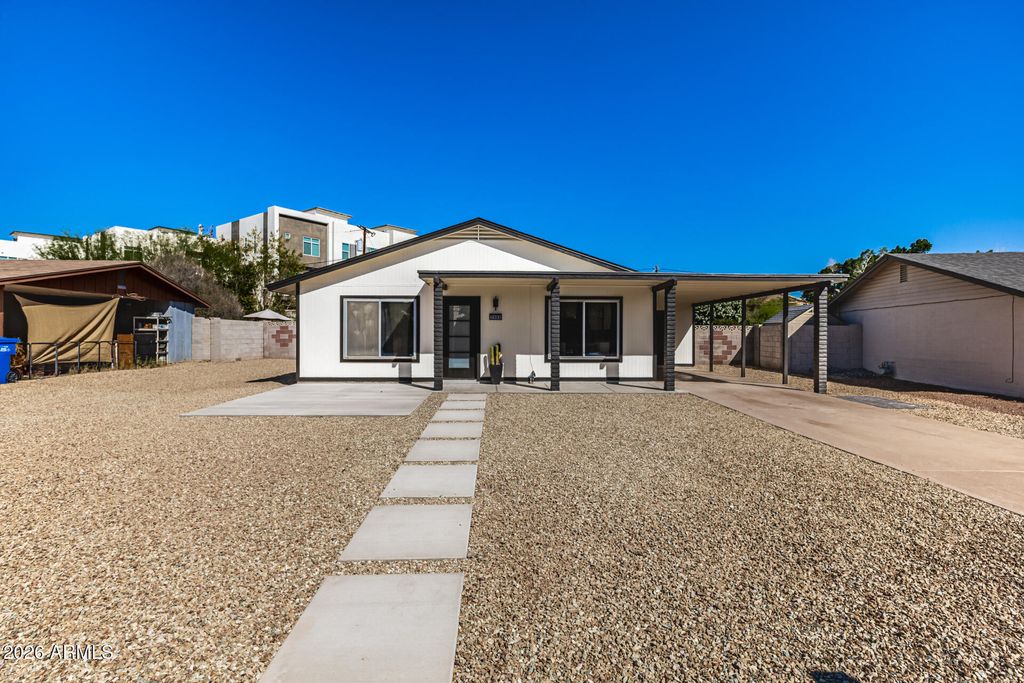 Image 52 of property listing at 7323 N 16TH Place, Phoenix, AZ 85020