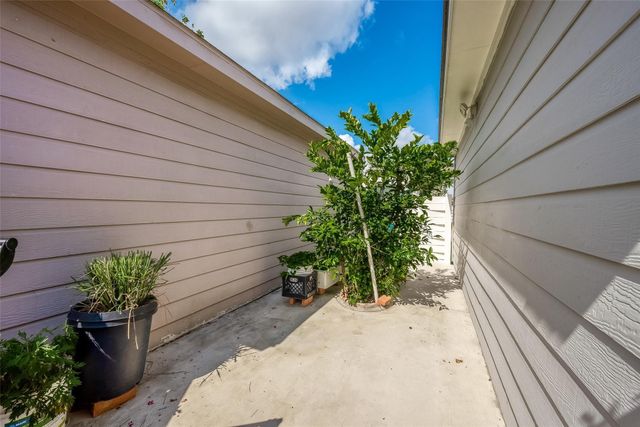 9511 Farrell Drive, Houston, TX 77070