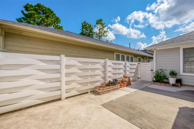 9511 Farrell Drive, Houston, TX 77070