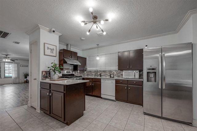 9511 Farrell Drive, Houston, TX 77070