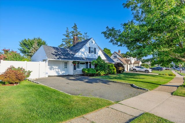 51 Shepherd Lane, Levittown, NY 11756