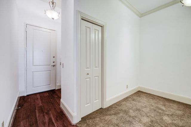 2510 Travis Street 202, Houston, TX 77006