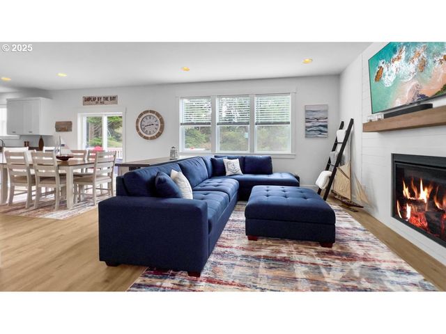 4153 Se INLET Ave, Lincoln City, OR 97367