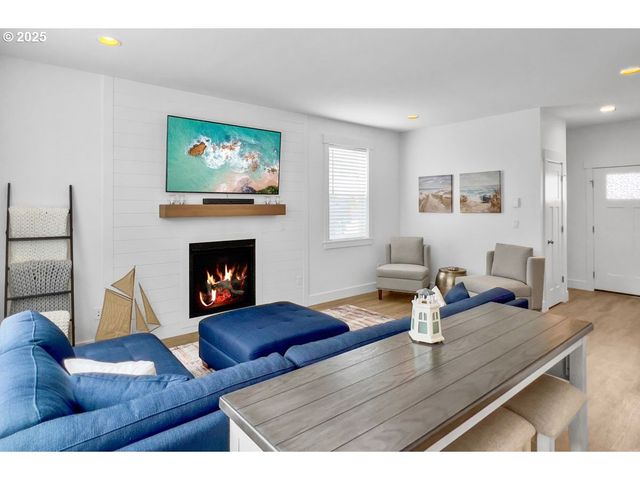 4153 Se INLET Ave, Lincoln City, OR 97367