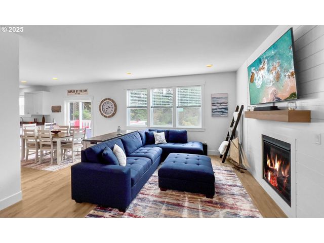 4153 Se INLET Ave, Lincoln City, OR 97367