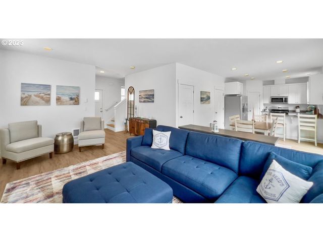 4153 Se INLET Ave, Lincoln City, OR 97367