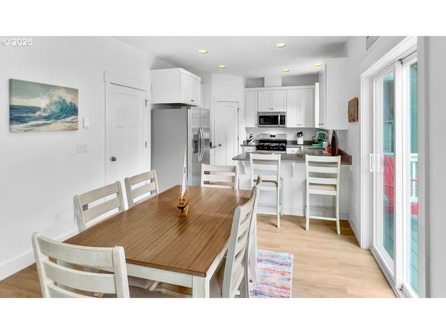 4153 Se INLET Ave, Lincoln City, OR 97367