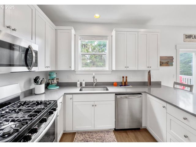 4153 Se INLET Ave, Lincoln City, OR 97367