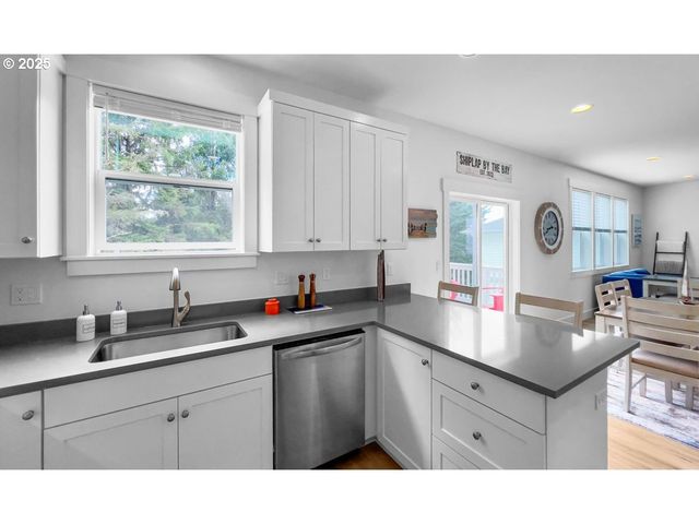 4153 Se INLET Ave, Lincoln City, OR 97367