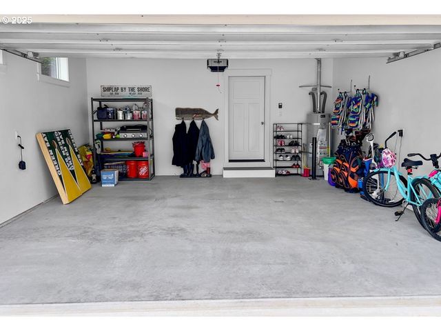 4153 Se INLET Ave, Lincoln City, OR 97367