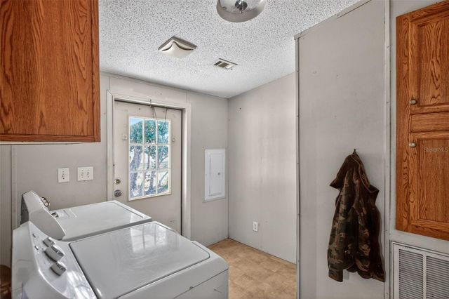 41933 PINE VALLEY DRIVE, Paisley, FL 32767