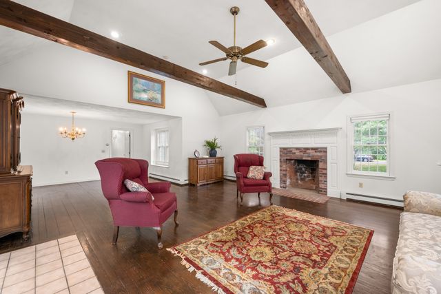 6 Viking Ln, Sandwich, MA 02563