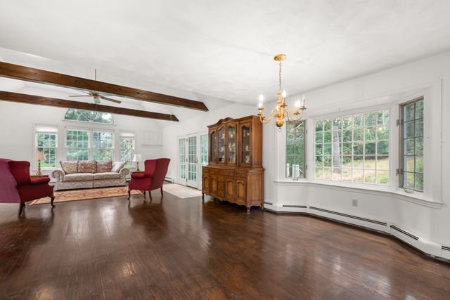 6 Viking Ln, Sandwich, MA 02563