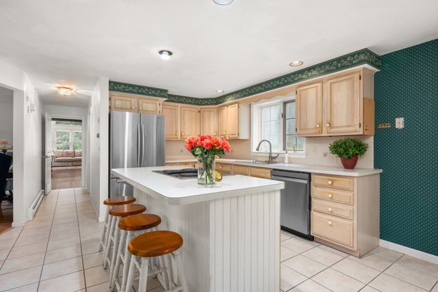 6 Viking Ln, Sandwich, MA 02563