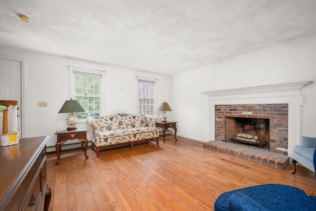 6 Viking Ln, Sandwich, MA 02563