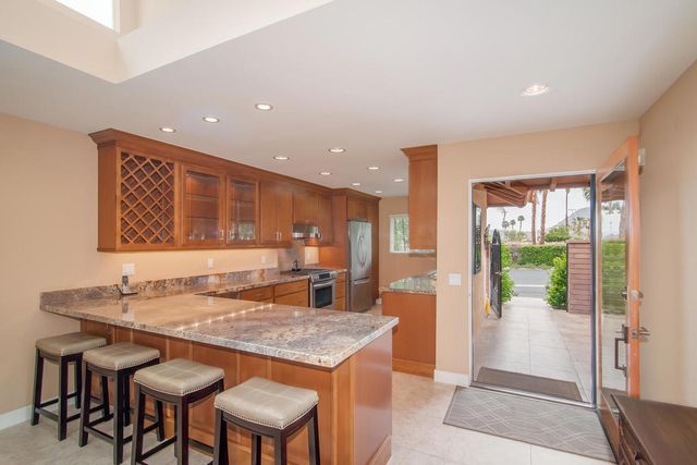 48275 Racquet Lane, Palm Desert, CA 92260