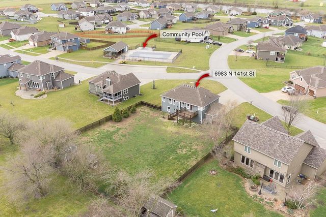6983 141st Street, Basehor, KS 66007