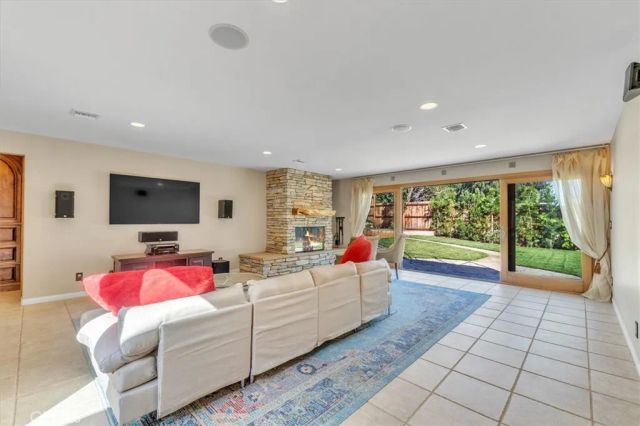 9824 Baden Avenue, Chatsworth, CA 91311