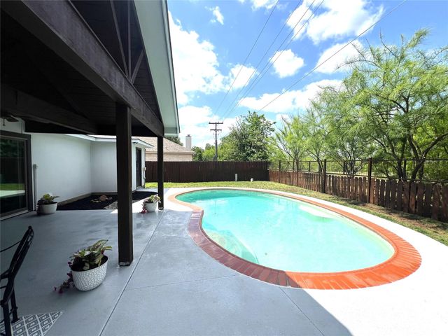 404 Patton CV, Bastrop, TX 78602
