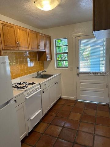 2120 E WASHINGTON STREET, Orlando, FL 32803