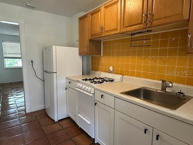 2120 E WASHINGTON STREET, Orlando, FL 32803