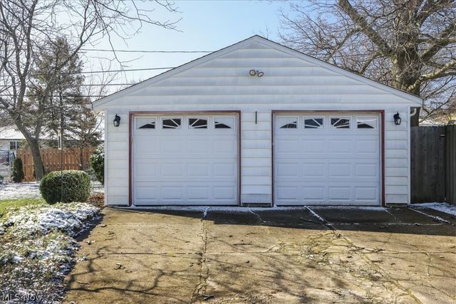 2915 Friar Drive, Parma, OH 44134