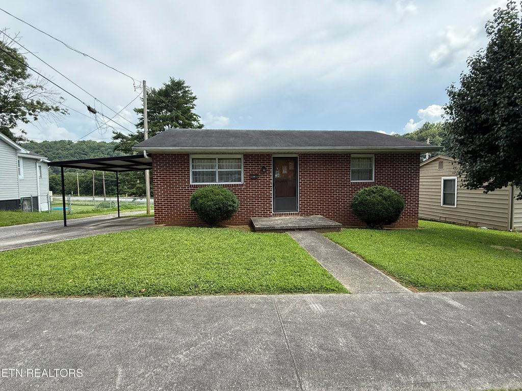 410 Clifty St, Harriman, TN 37748