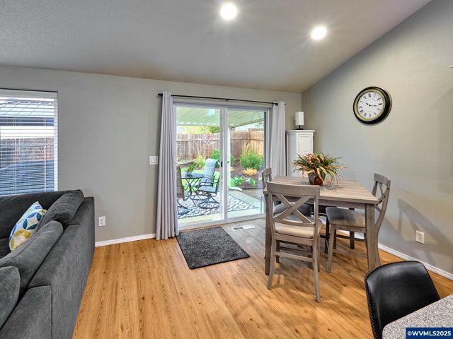 1353 Jodi Dr, Silverton, OR 97381