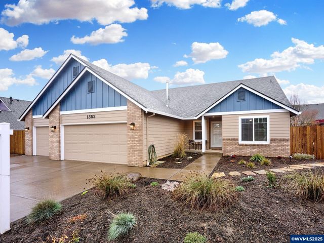 1353 Jodi Dr, Silverton, OR 97381