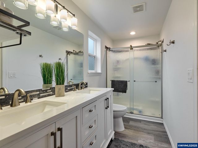 1353 Jodi Dr, Silverton, OR 97381