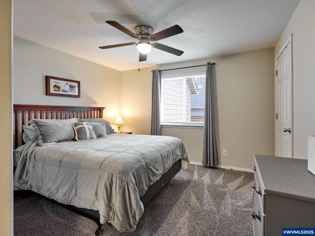 1353 Jodi Dr, Silverton, OR 97381