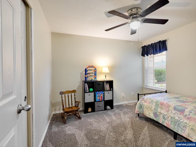 1353 Jodi Dr, Silverton, OR 97381