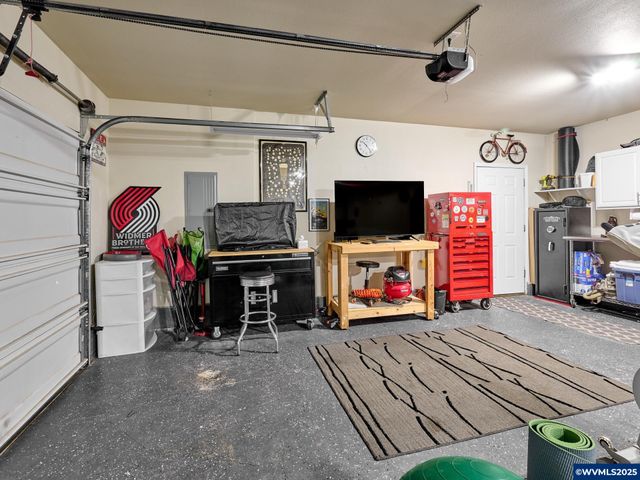 1353 Jodi Dr, Silverton, OR 97381