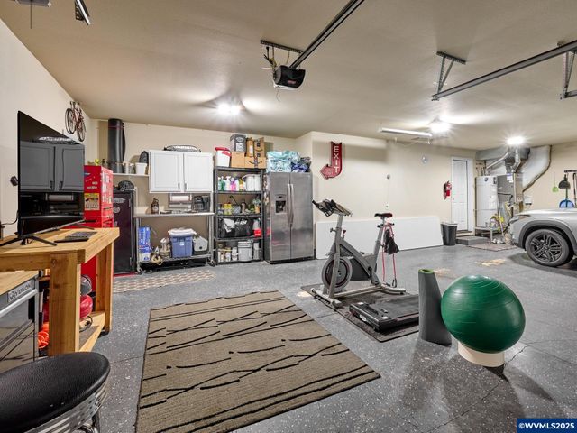 1353 Jodi Dr, Silverton, OR 97381