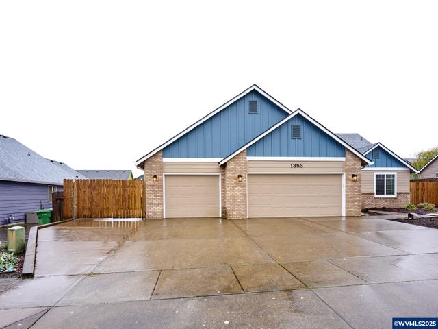 1353 Jodi Dr, Silverton, OR 97381