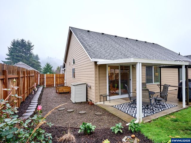 1353 Jodi Dr, Silverton, OR 97381